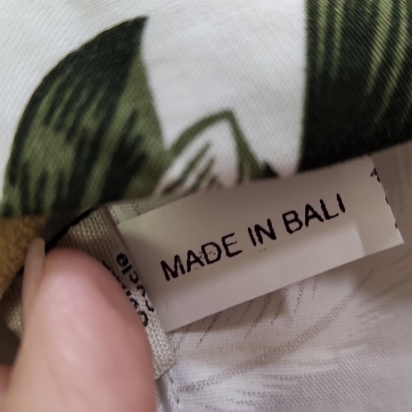 HAWAIIAN Shirt size S - Picture 5 of 7